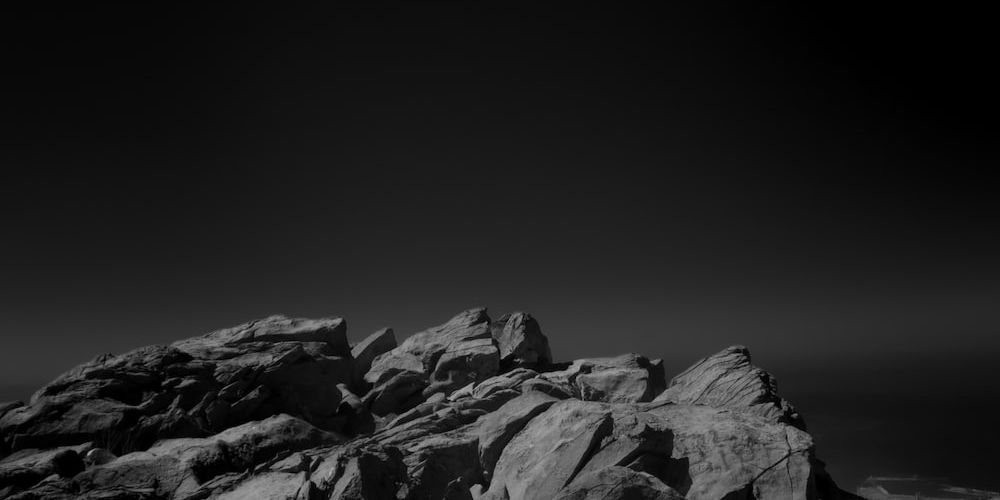 featured-image-moon-rocks-218g7UkLVwG